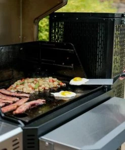 Masterbuilt Gravity Series® 800 Digital Charcoal Griddle + Grill + Smoker Grills